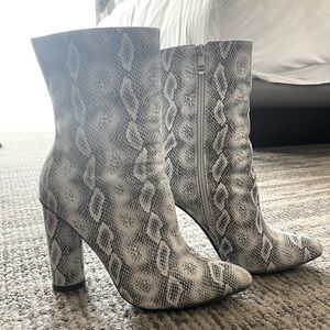 Women’s Fashion Nova snake boots